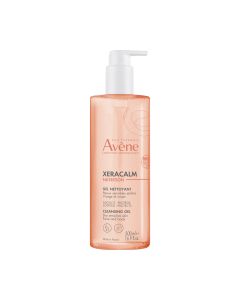 Avène XERACALM NUTRITION gel za čišćenje 500 ml - svakodnevna hranjiva njega suhe kože. Nježno uklanja nečistoće s lica i tijela, štiti i obnavlja osjetljivu kožu. Rozo bijela boca s pumpicom na bijeloj pozadini.