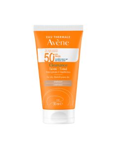 Avène Vrlo visoka zaštita Tonirani Cleanance SPF 50+ 50 ml  - Tonirana krema SPF 50+ za masnu kožu sklonu nepravilnostima. Zaštita od sunca. Proizvod je u narančasto bijeloj tubi na bijeloj pozadini.