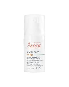 Avène Cicalfate+ zaštitna krema za obnovu kože SPF50+ 30 ml - 2-u-1 obnavljajuća njega koja štiti nadraženu kožu izloženu suncu i pomaže u sprječavanju nastanka ožiljaka.