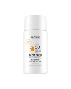 BABÉ Sun super fluid Depigment+ SPF50 50 ml - depigmentirajući fluid za sunčanje lica s vitaminom C i traneksamskom kiselinom koji smanjuje tamne mrlje, posvjetljuje i ujednačava ton kože. Bijelo žuta bočica proizvoda na bijeloj pozadini.