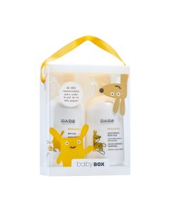 BABÉ Pediatric BabyBox - Pediatric Gel za kupanje 500ml + Pediatric Hidratantno mlijeko za tijelo 500 ml. Proizvodi u set torbici na bijeloj pozadini.