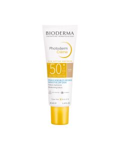 Bioderma Photoderm krema SPF50+ svijetla nijansa -  je tonirana krema za lice koja nudi vrlo visoku UVA/UVB zaštitu. Proizvod je u bijelo žutoj tubi na bijeloj pozadini.