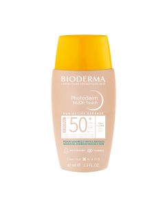 Bioderma PHOTODERM NUDE TOUCH FLUIDE SPF50 VRLO svijetla nijansa - NOVO - je mineralna krema za sunčanje za mješovitu do masnu kožu koja nudi lagano prekrivanje, efekt gole kože. Proizvod je u smeđe narančastoj bočici na bijeloj pozadini.