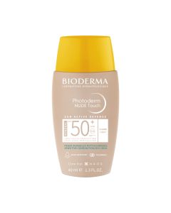 BIODERMA Photoderm Nude Touch SPF 50+ svijetla nijansa - nudi efekt gole kože s djelovanjem protiv nepravilnosti i s mat izgledom na koži. Proizvod je u smeđe žutoj bočici na bijeloj pozadini.