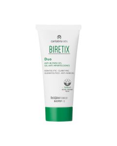 BIRETIX Duo Gel - Pročišćavajući i eksfolijantni gel za mladenačku kožu sklonu aknama. Bijelo zelena tuba proizvoda na bijeloj pozadini.