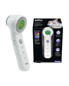 BRAUN BNT400 beskontaktni toplomjer Za mjerenje hrane ili kupke toplomjer mora biti usmjeren izravno na hranu ili vodu za kupku – u razmaku od 6 cm. Crna kutija i toplomjer na bijeloj pozadini.