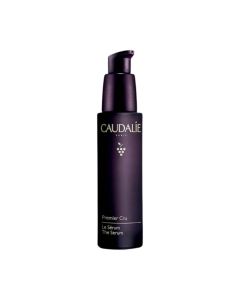 Caudalie Premier Cru serum, 30 ml - Zahvaljujući visokoj koncentraciji hijaluronske kiseline Serum Premier Cru pruža trenutnu i intenzivnu hidrataciju kože. Proizvod je u ljubičastoj bočici s pumpicom na bijeloj pozadini.