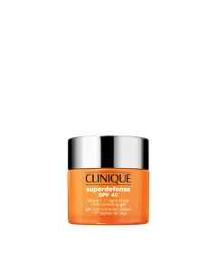 CLINIQUE Superdefense gel SPF40 30 ml - Razbuđuje trenutno i kontinuirano, s 12 sati blistavosti protiv umora za mlađi izgled kože. Pomaže vidljivo ispraviti prve znakove starenja. Srebrno narančasta posudica gela na bijeloj pozadini.