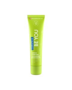 Curaprox Be You pasta za zube jabuka 60 ml -  jabuka, alove vera i menta – osvježavaju dan. Osvježavajuća formula s biljnim sastojcima za dobro oralno zdravlje. Zelena tuba proizvoda na bijeloj pozadini.