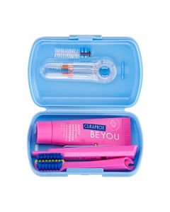 Curaprox Putni set ORTHO plavi - set za njegu fiksnog aparatića sadrži sve što vam je potrebno za oralnu higijenu gdje god se nalazili.