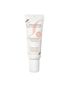 Embryolisse Artist Secret Concealer Correcting Care 8 g - 2 u 1 korektor ujedinjuje učinke šminke i njege kako bi omogućio trenutno prekrivanje podočnjaka. Bijelo rozo smeđa tuba proizvoda na bijeloj pozadini.