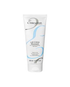 Embryolisse Foaming Cream-Milk 200 ml - uklanja nečistoće i održava optimalnu hidratizaciju kože, te nakon korištenje koža ostaje čista i mekana. Bijelo plava tuba proizvoda na bijeloj pozadini.