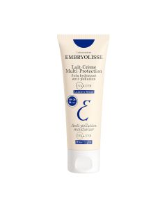 Embryolisse Lait-Crème Multi-Protection 40 ml - 7 u 1 višenamjenska zaštitna hidratacijska krema uključuje zaštitu i od plavog svjetla. Za sve tipove kože, čak i najosjetljiviju. Bijelo plava tuba proizvoda na bijeloj pozadini.