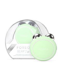 FOREO BEAR 2 go Pistachio kompaktni putni uređaj za mikrostrujno toniranje lica - Značajno poboljšava izgled finih linija, bora i opuštene kože.