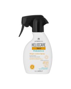 HELIOCARE 360° Pediatrics Atopic Lotion Spray SPF 50+ - zadovoljava najviše zahtjeve foto-zaštite i štiti dječju kožu od 4 vrste zračenja. Proizvod je u bijelo crnoj bočici s špricom na bijeloj pozadini.