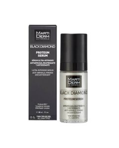 MartiDerm Black Diamond Proteum serum 30 ml - koži daje vitalnost i vidljivo smanjuje znakove kronostarenja i fotostarenja (bore, tamne mrlje i dehidraciju). Crno bijela kutija i bočica proizvoda na bijeloj pozadini.