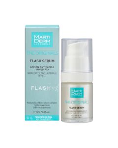 MartiDerm The Originals Flash serum 15 ml - trenutna je formula protiv umora za vraćanje gipkosti, sjaja, čvrstoće i zdravog izgleda kože. Plavo sivo bijela kutija i bijelo plavo crna bočica s pumpicom na bijeloj pozadini.