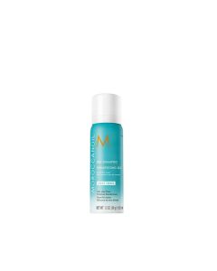 MOROCCANOIL DRY SHAMPOO light 65 ml
Za mekan, svilenakast osjećaj, ne ostavlja talog. Ultra fine čestice rižine škroba apsorbiraju masnoću na vlasištu, naslage i mirise čime kosu trenutačno čini svježom i čistom. UV zaštita i formula ojačana arganovim ul