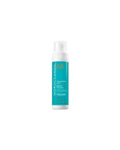 MOROCCANOIL VOLUMIZING MIST 160 ml
Moroccanoil Volumizing Mist maglica za volumen. Idealna za tanku kosu kojoj je potreban volumen i punina. Podiže kosu od korijena, daje joj do 72 sata volumena i istodobno je čini podatnom.