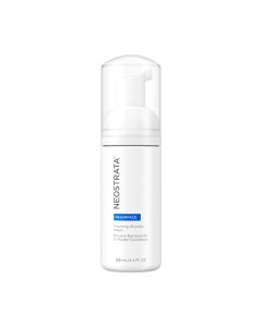 Neostrata Resurface Foaming Glycolic Wash 125 ml - AHA proizvod za čišćenje visoke jačine koje sadrži glikolnu kiselinu, za koju je poznato da vidljivo ujednačava ton kože. Bijelo plava bočica s pumpicom na bijeloj pozadini.