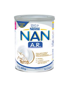 Nestlé NAN A.R. zamjensko mlijeko 0 - 12 mj. 400 g - hrana za posebne medicinske potrebe, za prehranu novorođenčadi koja pati od regurgitacije. Bijelo plavo žuta limenka na bijeloj pozadini.