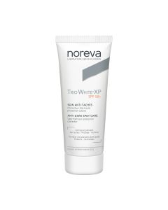 Noreva TRIO WHITE XP SPF50+ njega protiv hiperpigmentacija 40 ml - formula za korekciju mrlja, zaštitu i sprječavanje pojave novih mrlja uz SPF 50+ zaštitu. Bijelo siva tuba proizvoda na bijeloj pozadini.