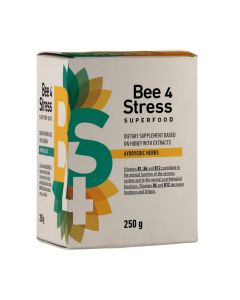 Radovan Petrović BEE 4 STRESS SUPERFOOD - Superfood antistresnog djelovanja s matičnom mliječi i ayurvedskim biljkama, izuzetno bogatog sastava i velike hranjive vrijednosti. Proizvod je u bež kutiji sa zelenim i narančastim detaljima dizajna na bijeloj p