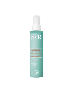 SVR SUN SECURE SPREJ ZA NJEGU KOŽE NAKON SUNCA 200 ml - njegova tekstura vodene maglice odmah umiruje i hladi kožu opečenu suncem. Proizvod je u plavoj zelenoj bočici sa špricom na bijeloj pozadini.