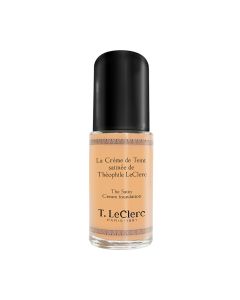 T.LeClerc Satensko kremasti tekući puder- 04 BEIGE ABRICOTÉ SATINÉ - dostupan u 6 nijansi. Proizvod je u bočici s pumpicom na bijeloj pozadini.