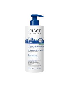 Uriage Bebe prvo ulje za kupanje i tuširanje 500 ml - nježno čisti kožu, umiruje i ublažava osjećaj svrbeži, zatezanja i nelagode. Vraća koži podatnost i osjećaj ugode. BIjelo plava boca s pumpicom na bijeloj pozadini.