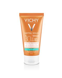 Vichy CAPITAL SOLEIL Dry touch finish za lice SPF 30 dry touch njega visoke zaštite protiv masnoga sjaja. Za muškarce i žene s mješovitom do masnom kožom u potrazi za zaštitom od sunca koja ne čini kožu sjajnom. Zlatno smeđa tuba proizvoda na bijeloj poza