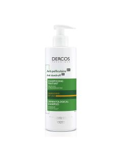 Vichy DERCOS AD Šampon PROTIV PRHUTI za suhu kosu 390 ml - protiv prhuti, pomaže uravnotežiti mikrobiom vlasišta, smanjujući suhu prhut i ublažavajući osjećaj svrbeža. Bijelo zelena boca s pumpicom na bijeloj pozadini.