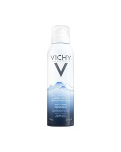 Vichy Mineralizirana termalna voda u spreju 150 ml - Bogata je jedinstvenim spojem više od 15 blagotvornih i dragocjenih minerala. Plavo bijela bočica s sprejom na bijeloj pozadini.