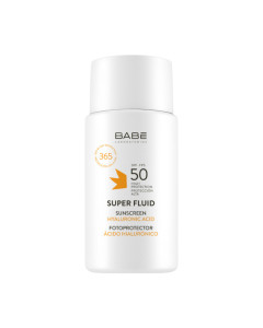 BABÉ SUN Super Fluid SPF50 50 ml - visoka dnevna zaštita sa super fluidnom teksturom koja se prilagođava vašoj koži. Vodootporna formula s hijaluronskom kiselinom za laganu, nemasnu hidrataciju.