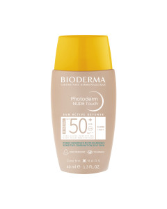 BIODERMA Photoderm Nude Touch SPF 50+ svijetla nijansa - nudi efekt gole kože s djelovanjem protiv nepravilnosti i s mat izgledom na koži. Proizvod je u smeđe žutoj bočici na bijeloj pozadini.