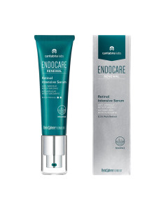 ENDOCARE Renewal Retinol Intensive Serum (0.5% Pure Retinol) 30 ml - sadrži visoku koncentraciju retinoida u mikrospužvama koje pružaju intenzivno restrukturiranje i obnovu epidermisa. Srebrno zelena tuba i kutija proizvoda na bijeloj pozadini.