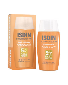 ISDIN Fotoprotector Fusion Water MAGIC GLOW SPF50+ 50 ml - osigurajte svom licu visoku zaštitu i trenutni učinak sjaja, njena ultra tekuća tekstura olakšava nanošenje i trenutno se upija.