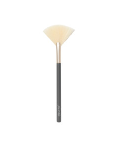 jane iredale Fan Brush 1 komad - lagana, prozračna četkica za obraze s mekim lukom dizajnirana za nježno, ciljano nanošenje pudera.