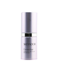 Skeyndor Corrective Krema za područje oko očiju 15 ml - smanjuje podočnjake ispod očiju, čineći ih opuštenijim i manje natečenim. Kremasta, hranjiva tekstura gela za sve tipove kože. Rozo srebrna bočica s pumpicom na bijeloj pozadini.