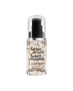 T.LeClerc Tonirani gel - Encapsulated Sun - 01 DORÉ -  2 nijanse. Gel za ten Théophile LeClerc je sunce u bočici! Proizvod je u bočici s pumpicom na bijeloj pozadini.