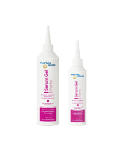 THYMUSKIN FORTE Serum-gel - serum za intenzivno poticanje rasta kose je terapijski preparat iznimne kakvoće, učinkovit i kod vrlo jakog, hereditarnog gubitka kose. Rozo bijela kutija i boca proizvoda na bijeloj pozadini.